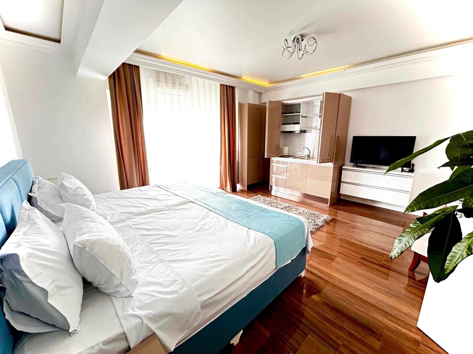 Luna White Tower * Mamaia